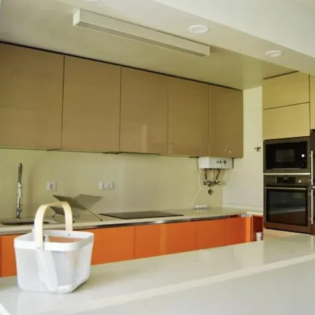 The El Corte Ingles/av Novas Car Parking Apartment *